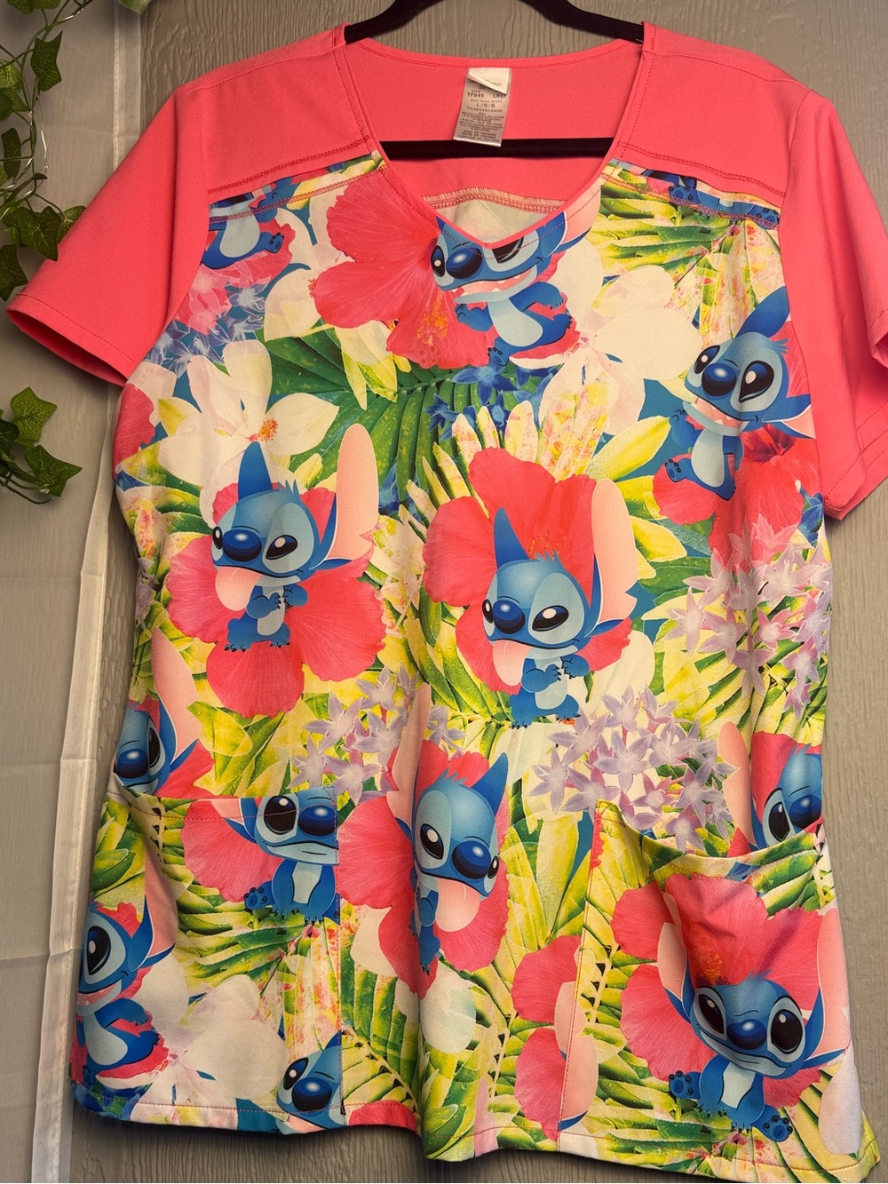 Like New Without Tags Disney Pink Tropical Stitch Scrub Top Size L‎